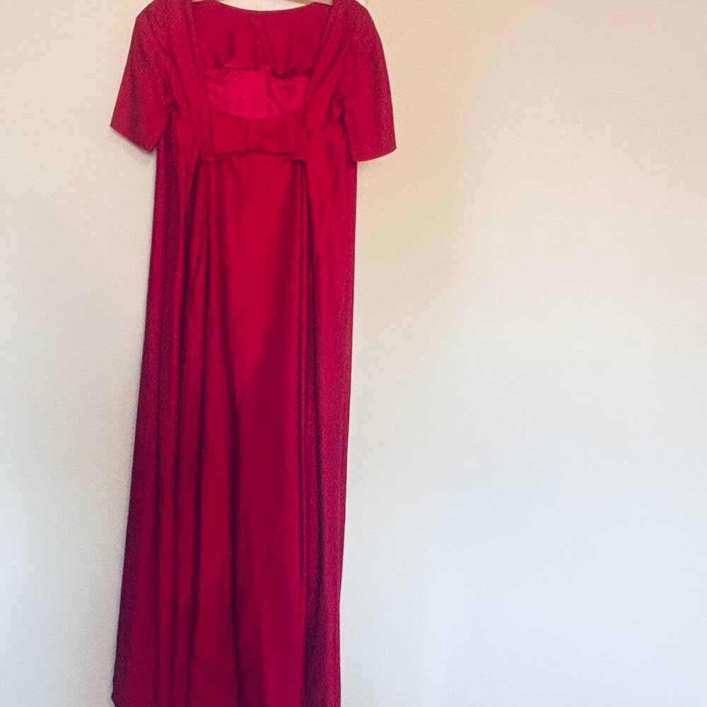 Beautiful Vintage Fuschia Gown - size 6/8